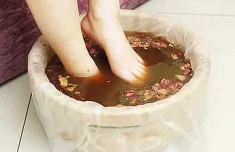 中药泡脚水能浇花吗